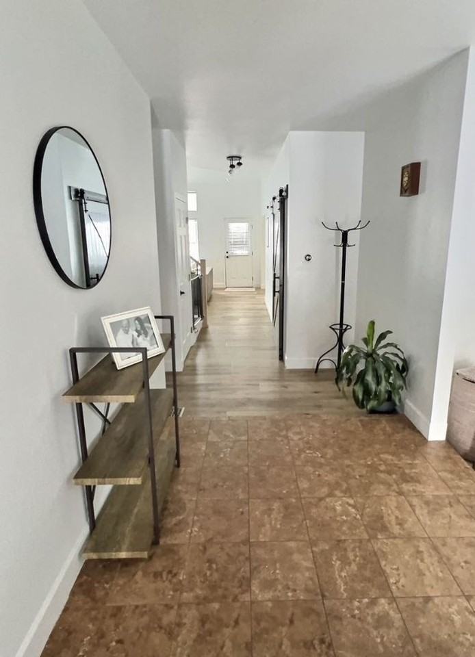 318 Clare Dr - Photo 3 of 32