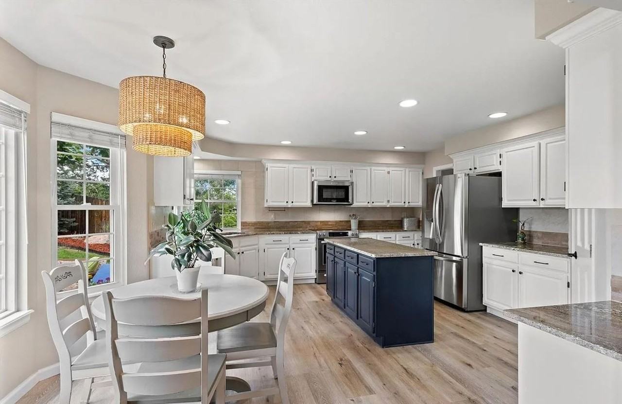 318 Clare Dr - Photo 4 of 32