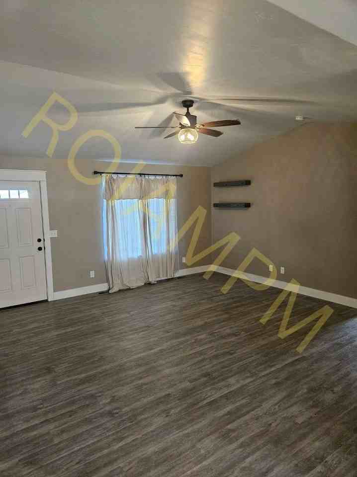 713 Kelli Ln - Photo 3 of 12