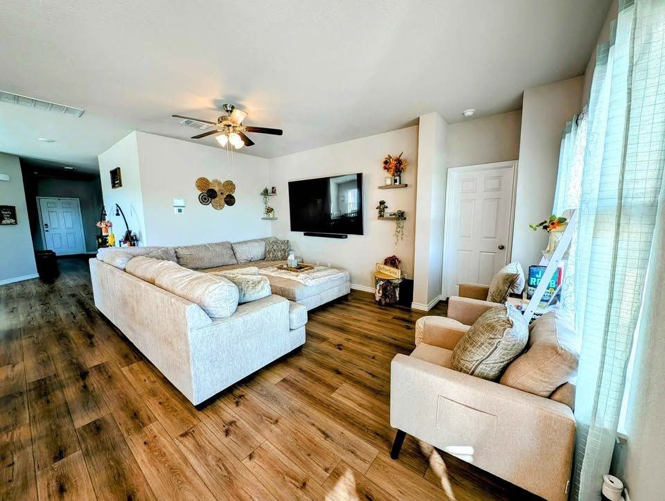 305 Bobby Lou Ln - Photo 2 of 8