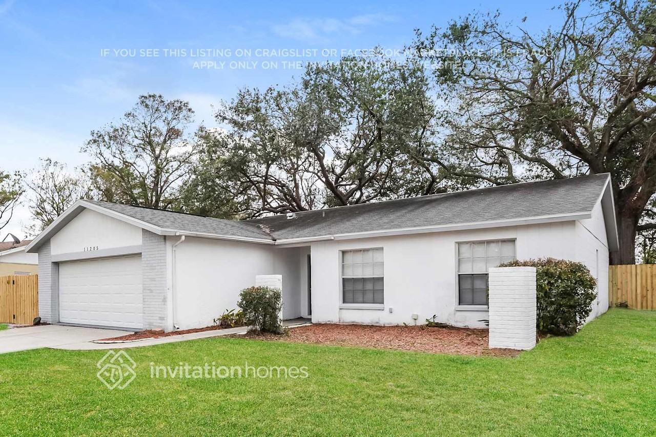 11205 Fiddlewood Dr - Photo 2 of 16