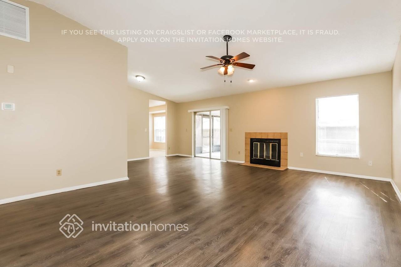 11205 Fiddlewood Dr - Photo 3 of 16