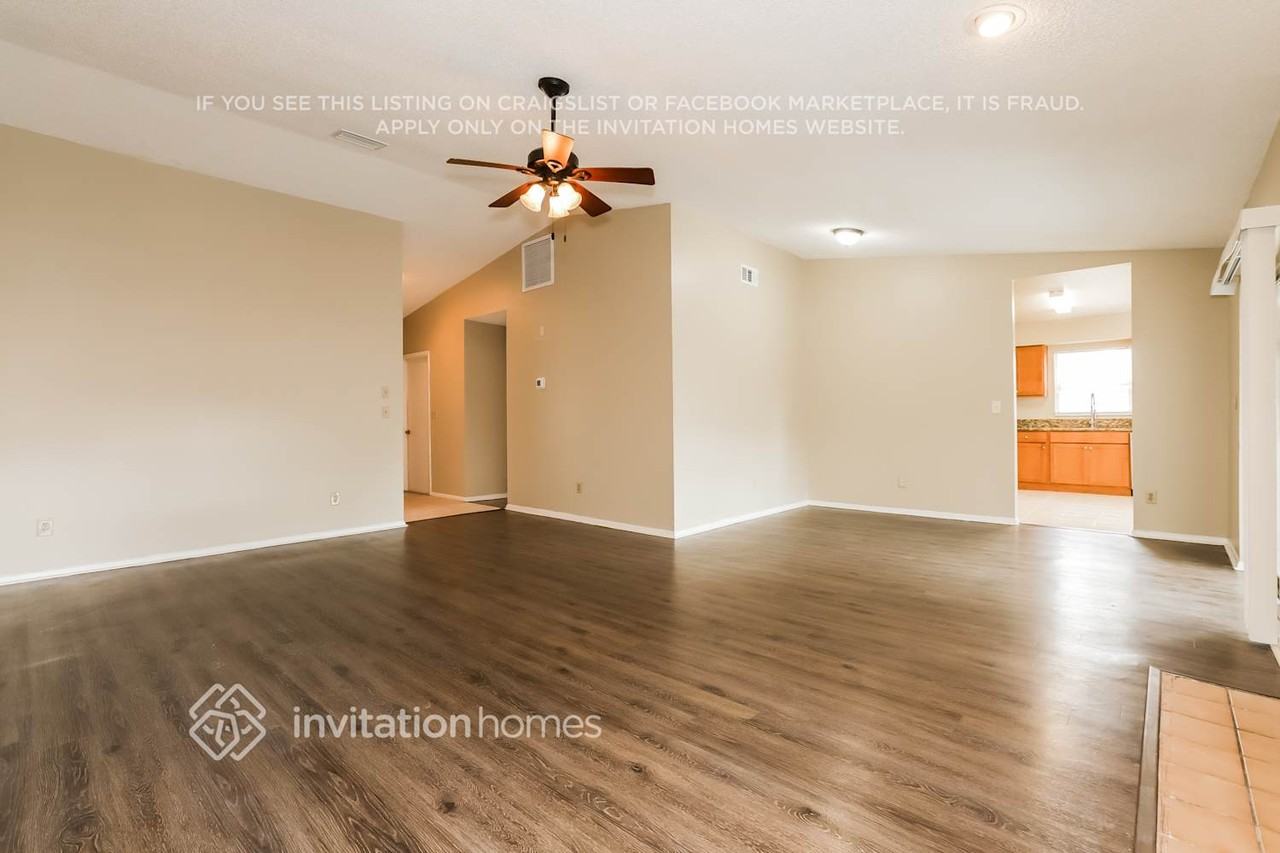 11205 Fiddlewood Dr - Photo 4 of 16