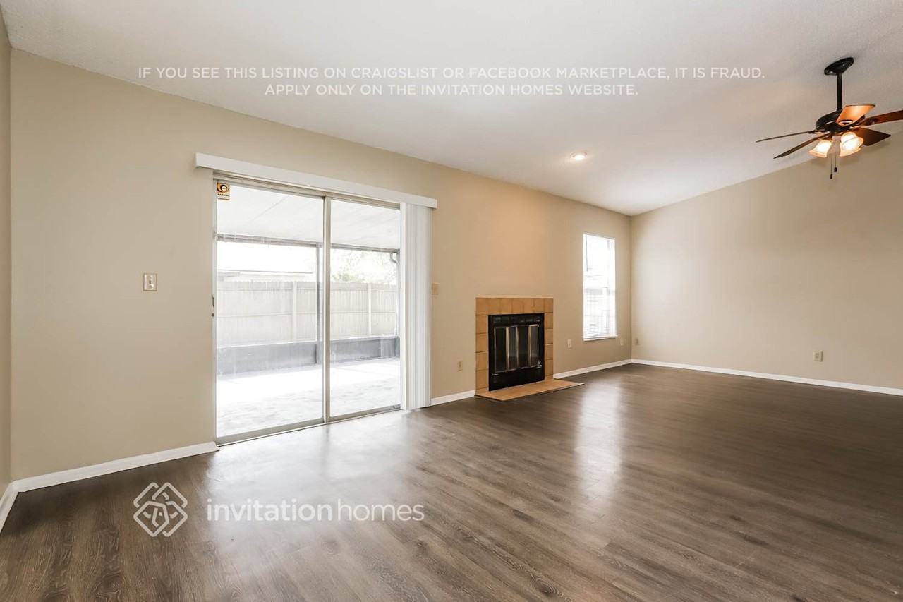 11205 Fiddlewood Dr - Photo 5 of 16