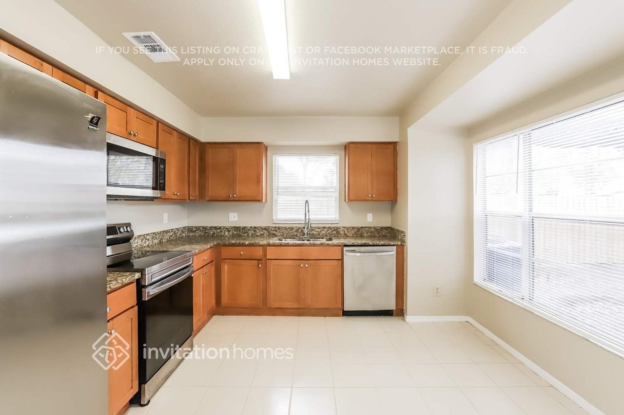 11205 Fiddlewood Dr - Photo 6 of 16