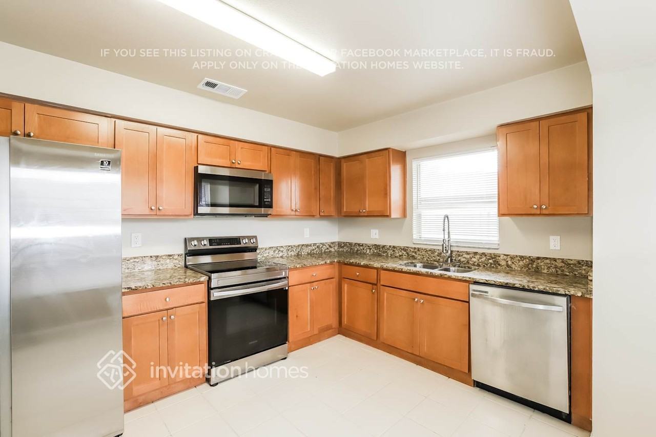 11205 Fiddlewood Dr - Photo 7 of 16