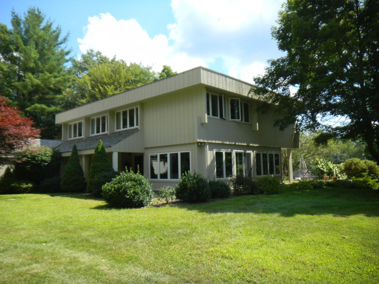 280 E St S - Photo 2 of 9