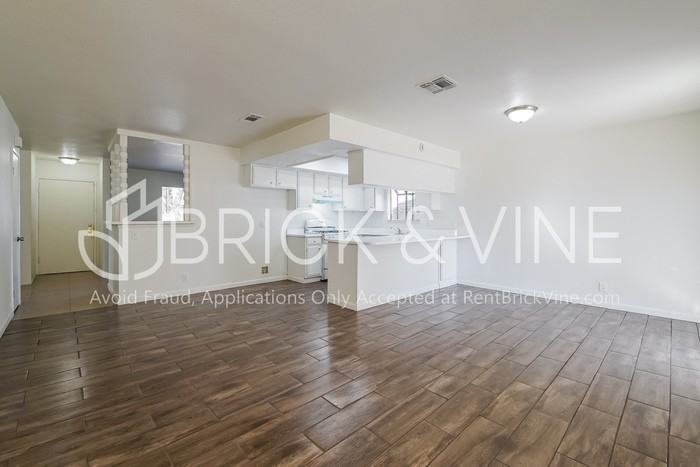 2702 E Lingard St - Photo 3 of 18