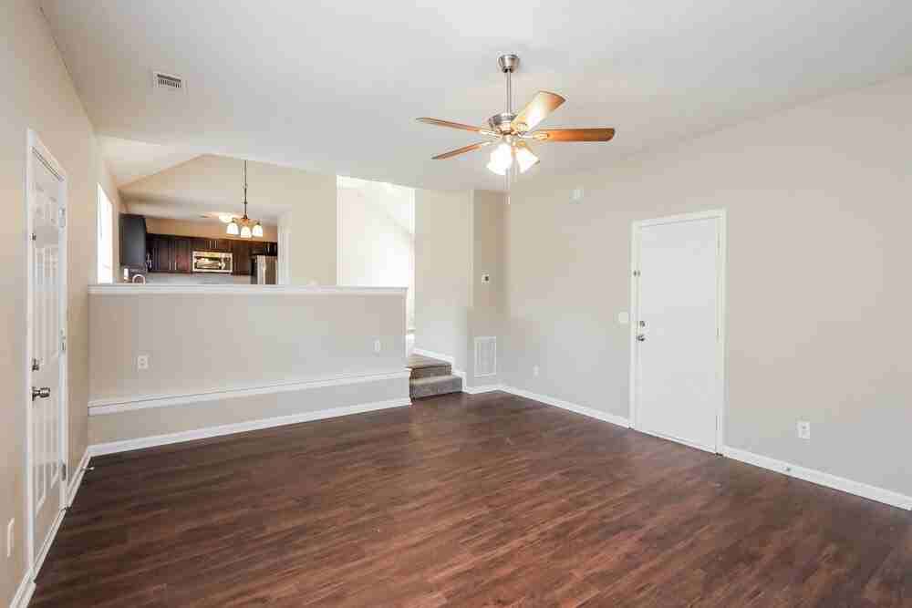 3527 Mcintosh Ln - Photo 5 of 17