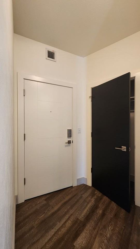 TOO812 - Photo 2 of 32