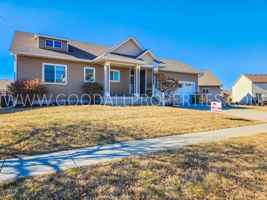 featured image of 1106 Nw Rockcrest Rd