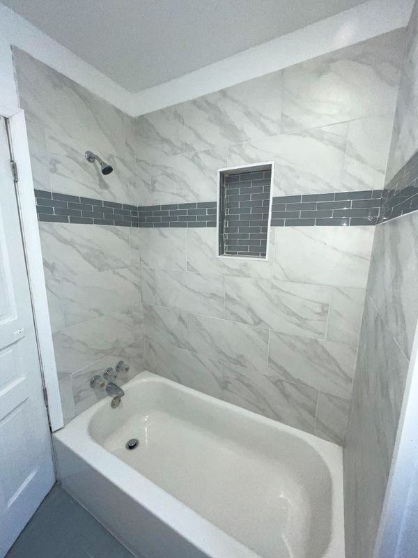 325 N Burlington St ##1 - Photo 2 of 7