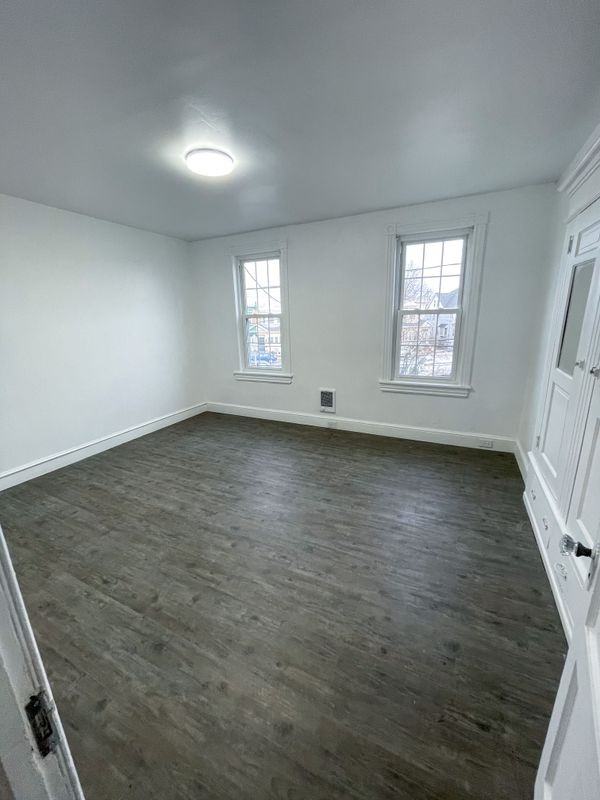 325 N Burlington St ##1 - Photo 3 of 7