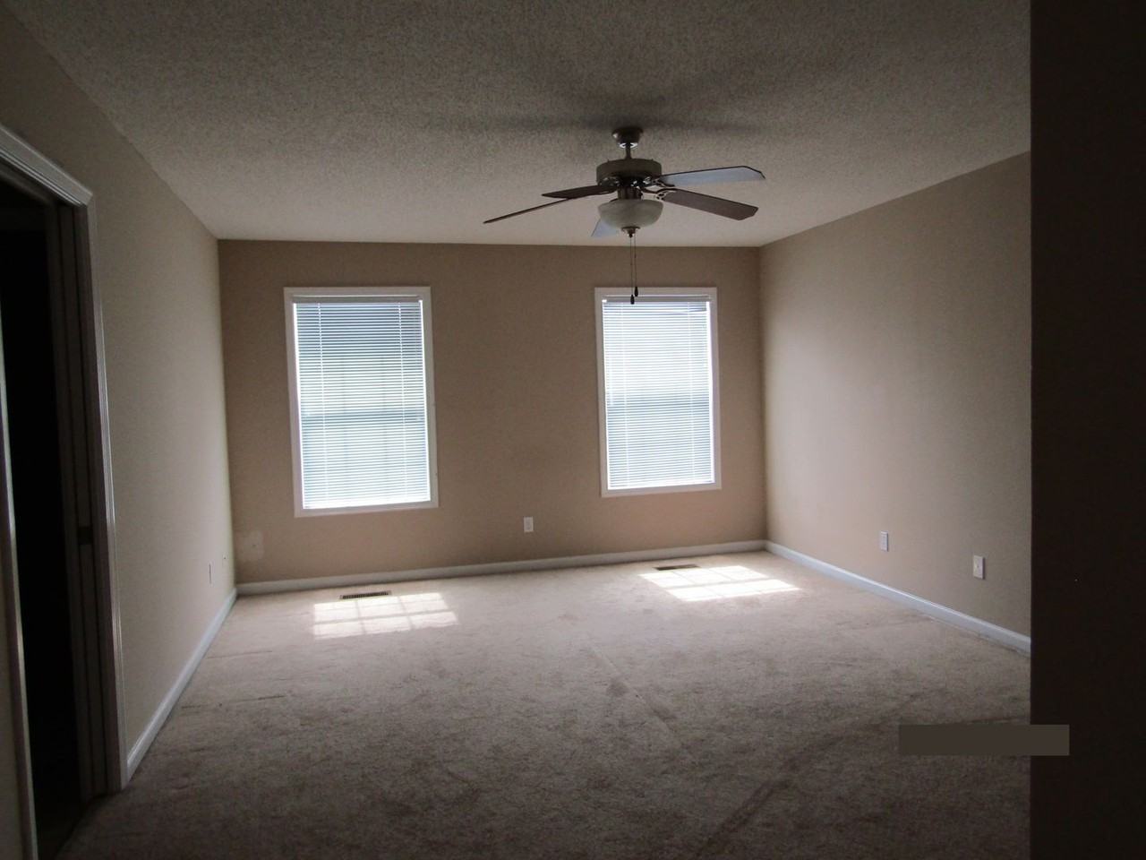 127 Concord Ave - Photo 7 of 10