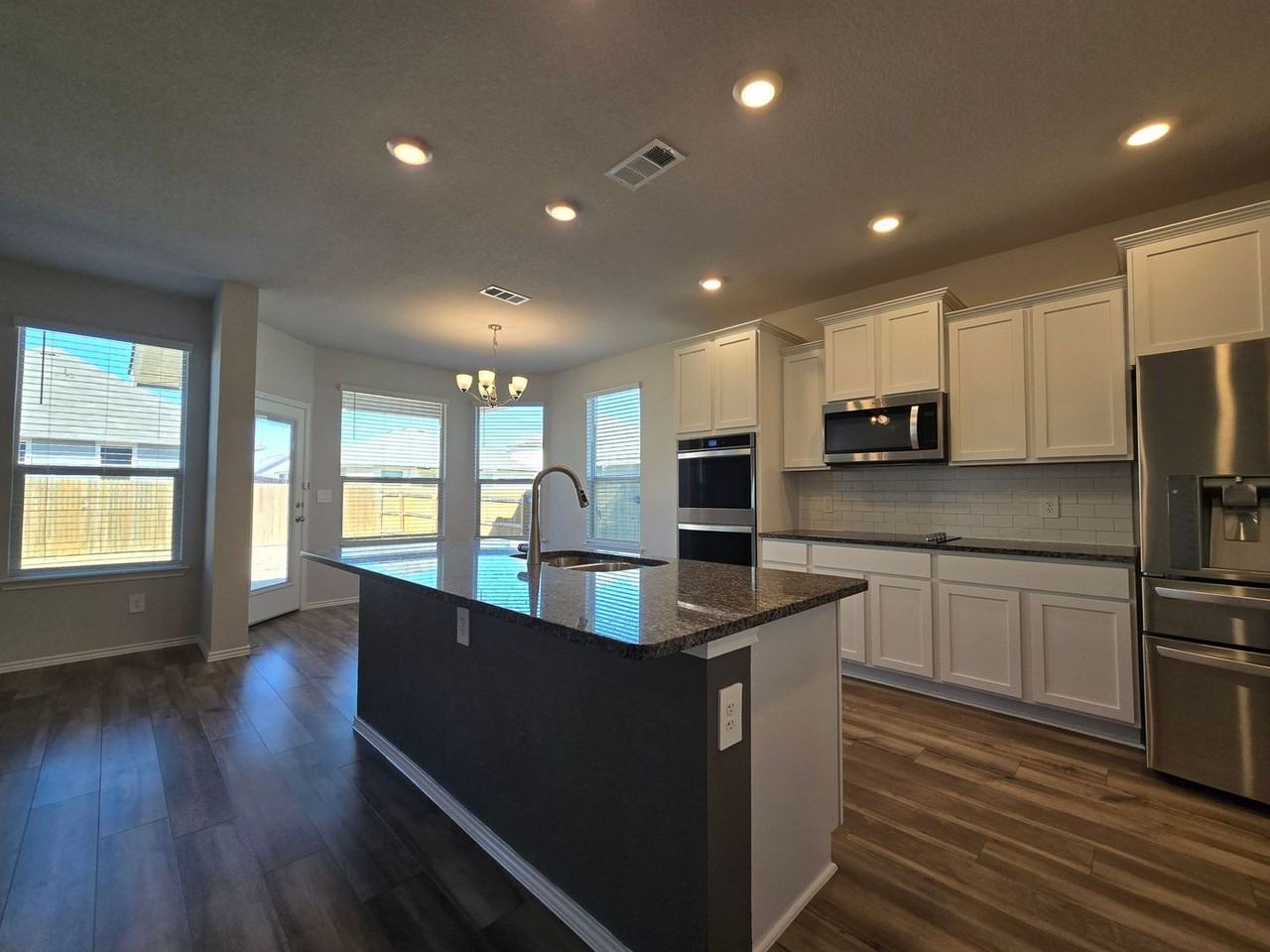 2333 Aylesbury Drive - Photo 5 of 35