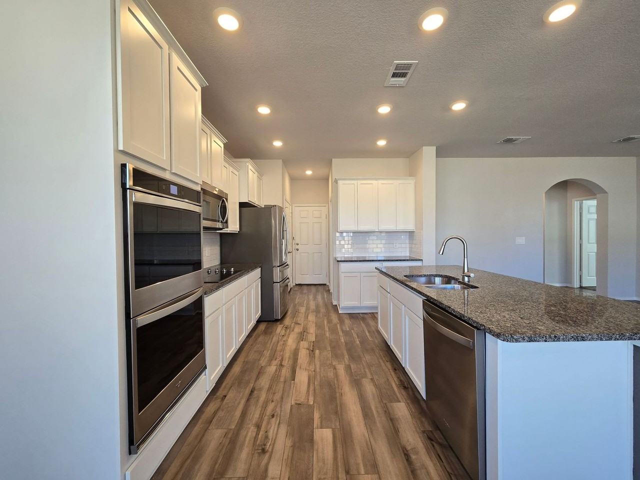 2333 Aylesbury Drive - Photo 6 of 35