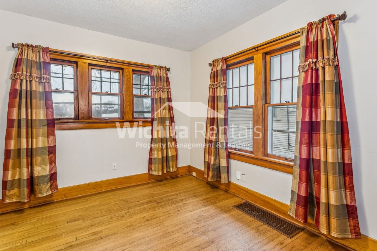 211 N Holyoke St - Photo 6 of 15