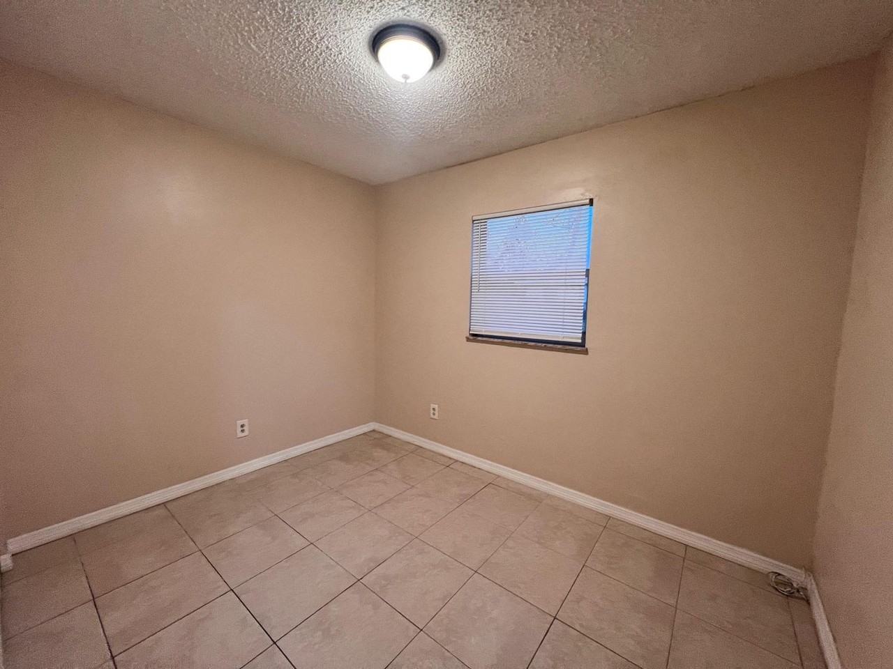 5004 La Salle St #B - Photo 7 of 8