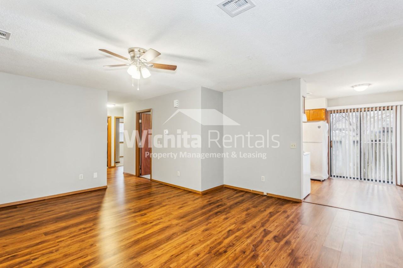 223 W Overlook Dr - Photo 3 of 14