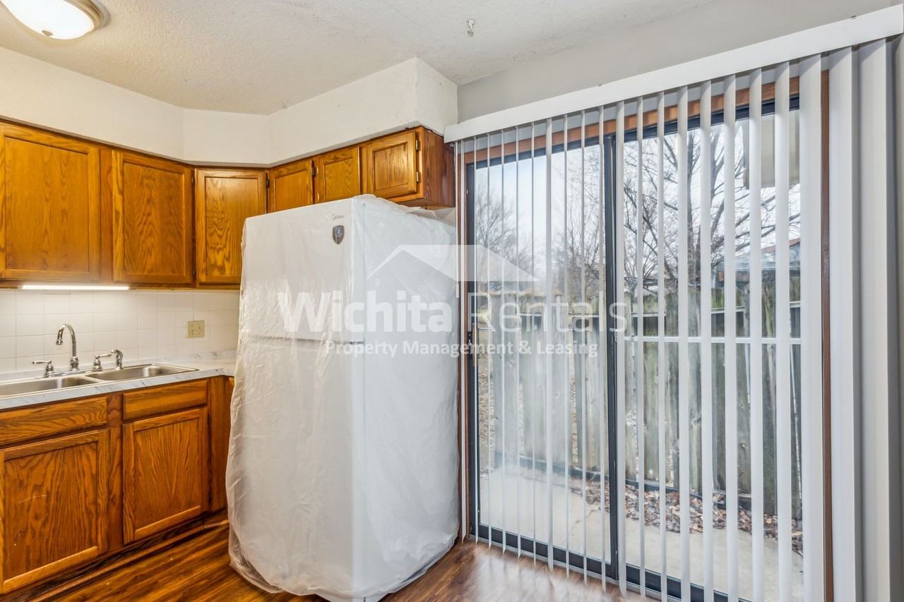 223 W Overlook Dr - Photo 5 of 14