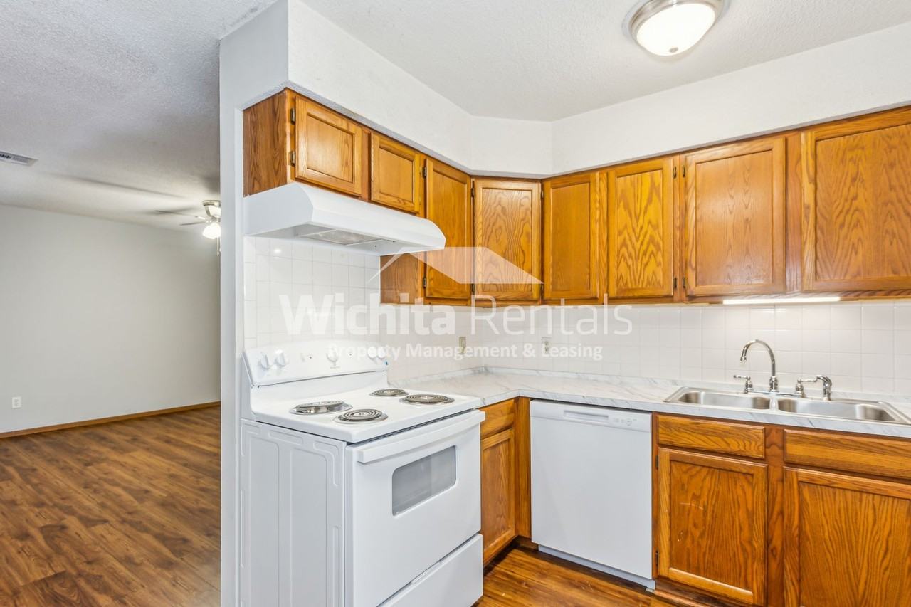 223 W Overlook Dr - Photo 6 of 14