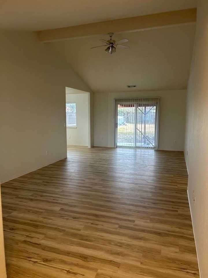 1771 Tanglewood Ln - Photo 3 of 17