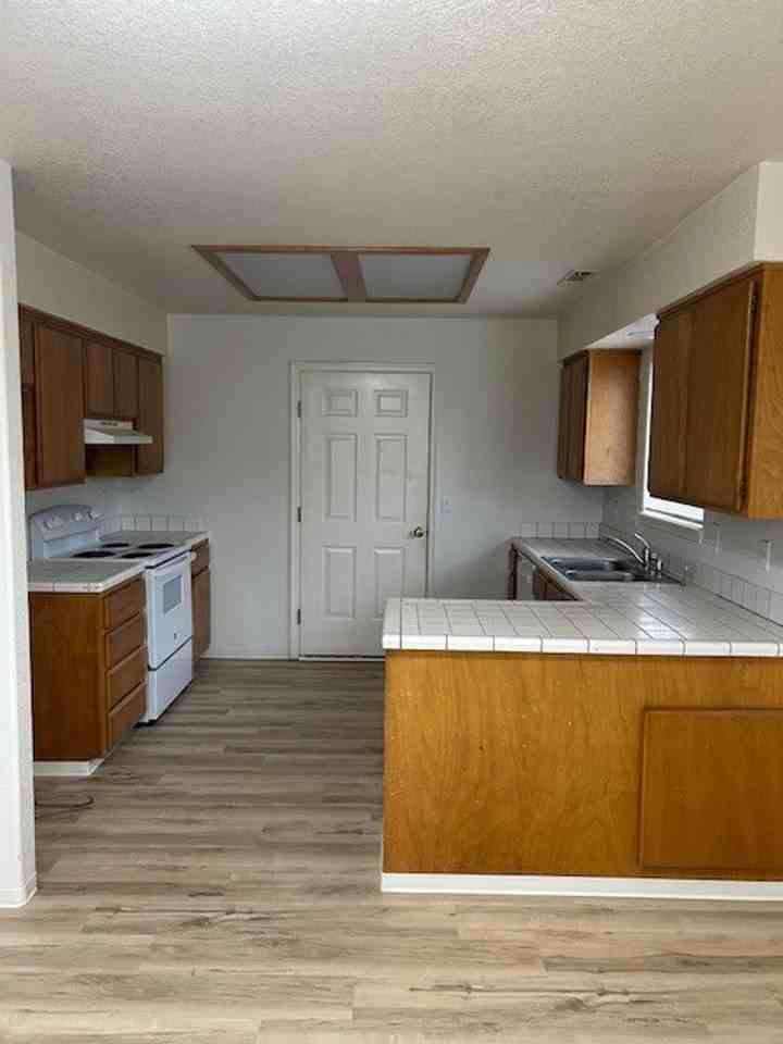 1771 Tanglewood Ln - Photo 7 of 17