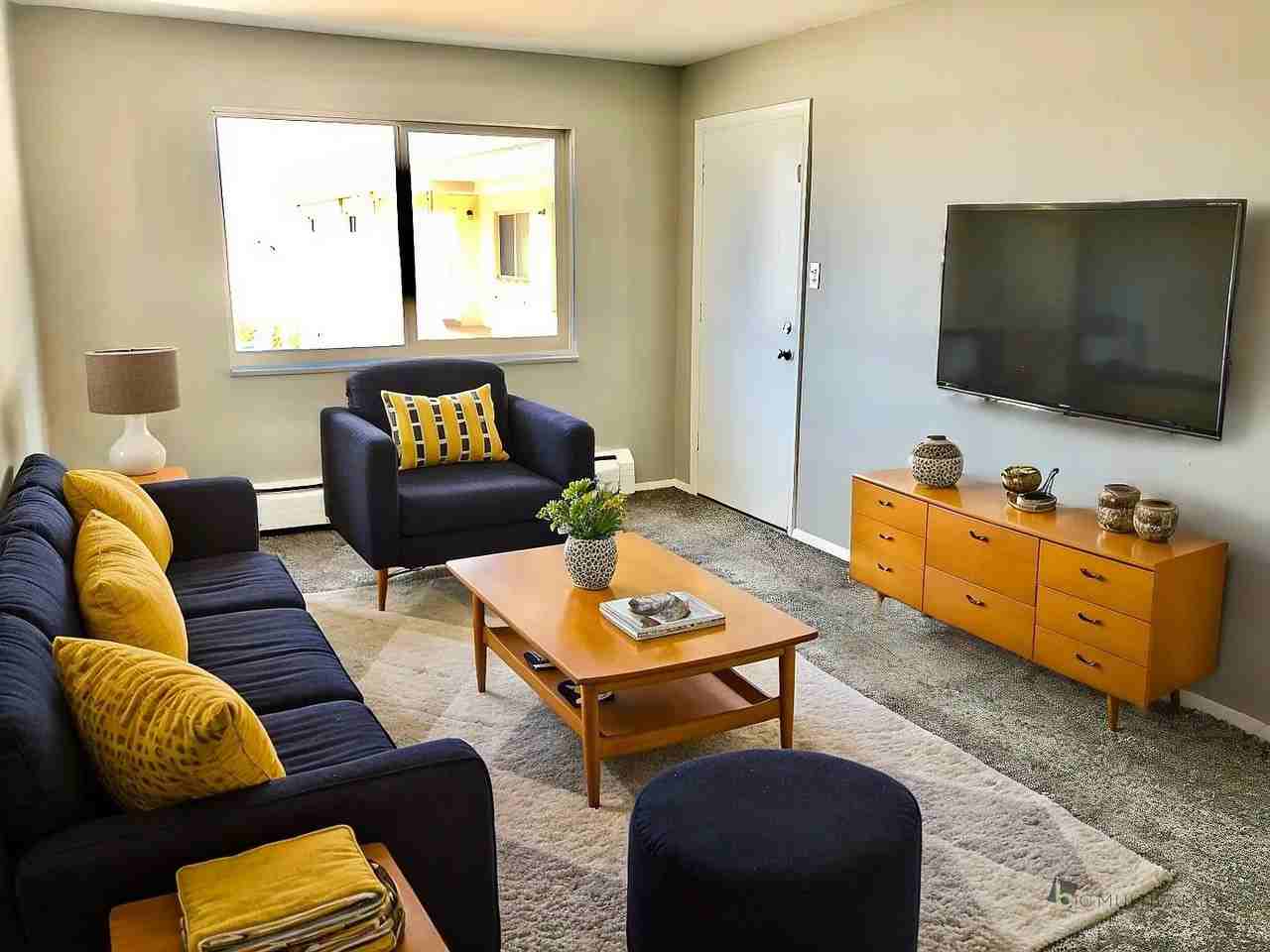 Royal Oaks Apartments - Photo 3 of 11