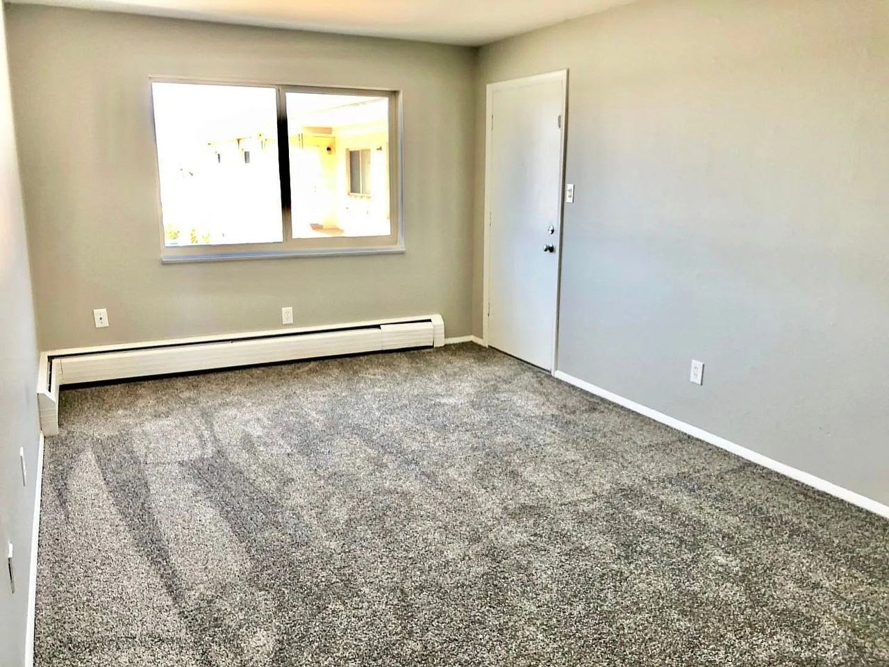 Royal Oaks Apartments - Photo 4 of 11