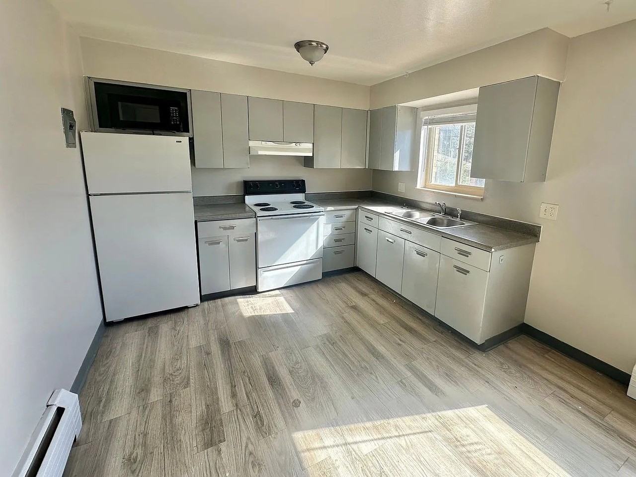 Royal Oaks Apartments - Photo 5 of 11