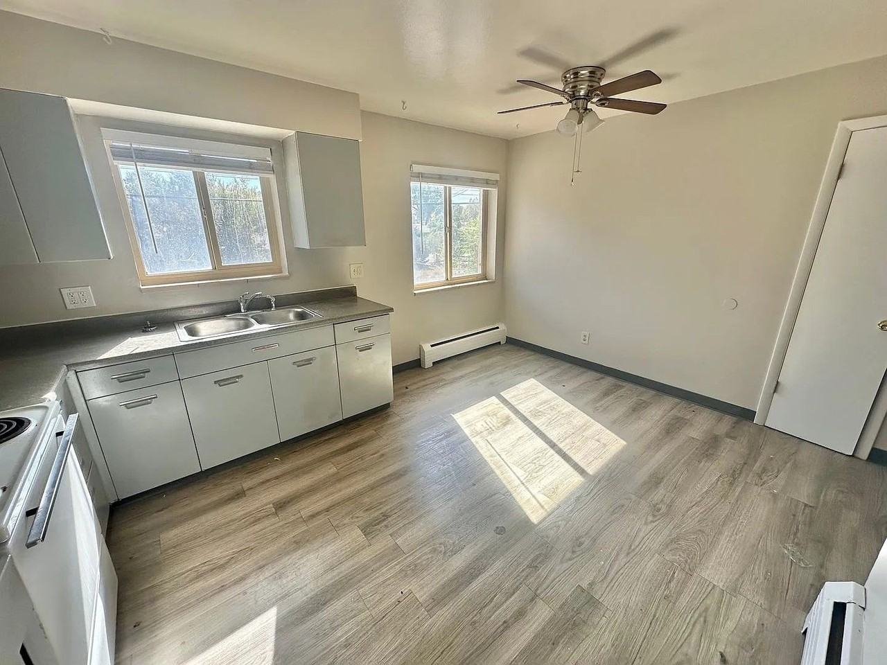 Royal Oaks Apartments - Photo 6 of 11