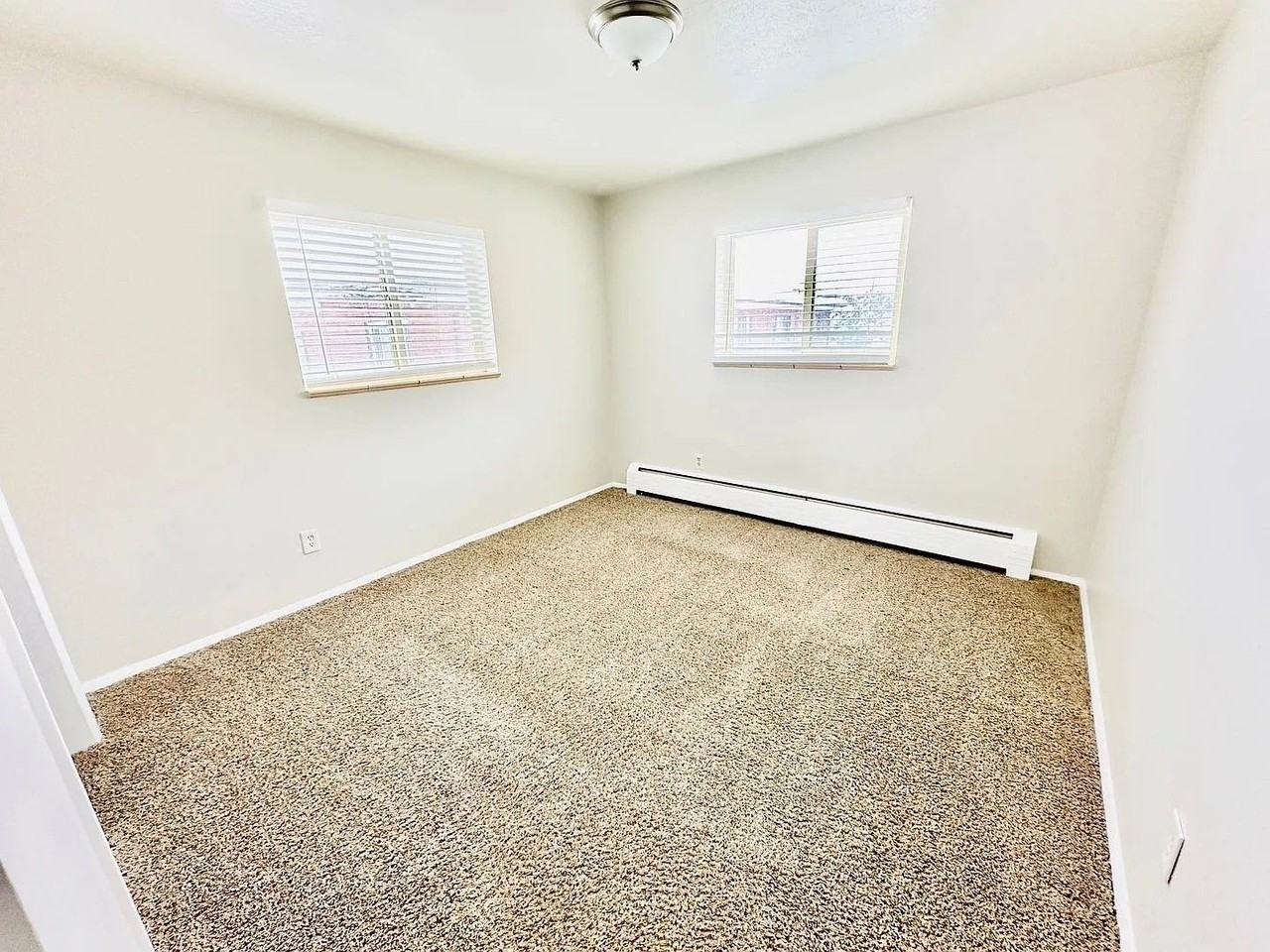 Royal Oaks Apartments - Photo 7 of 11