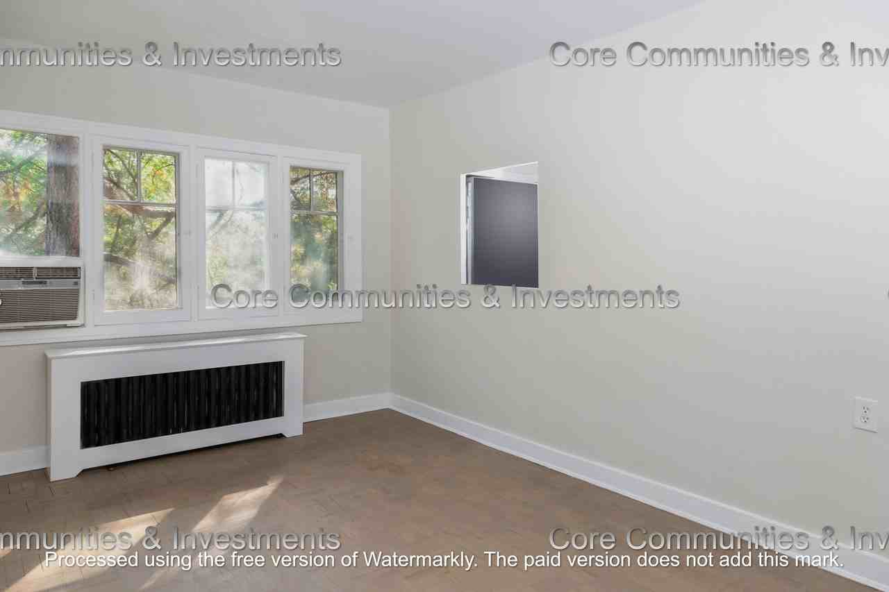 Pollyanna Apartments - Photo 3 of 8