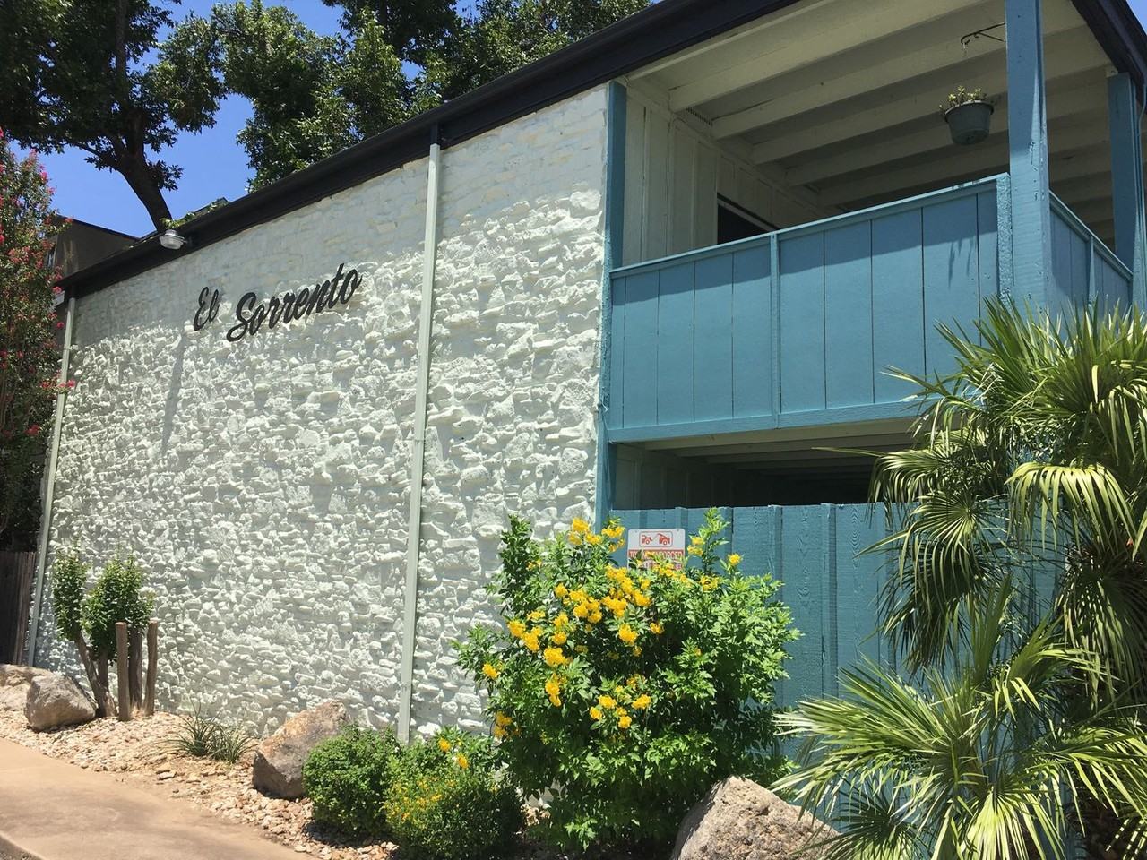 1808 W 35th St #14 - Photo 6 of 14