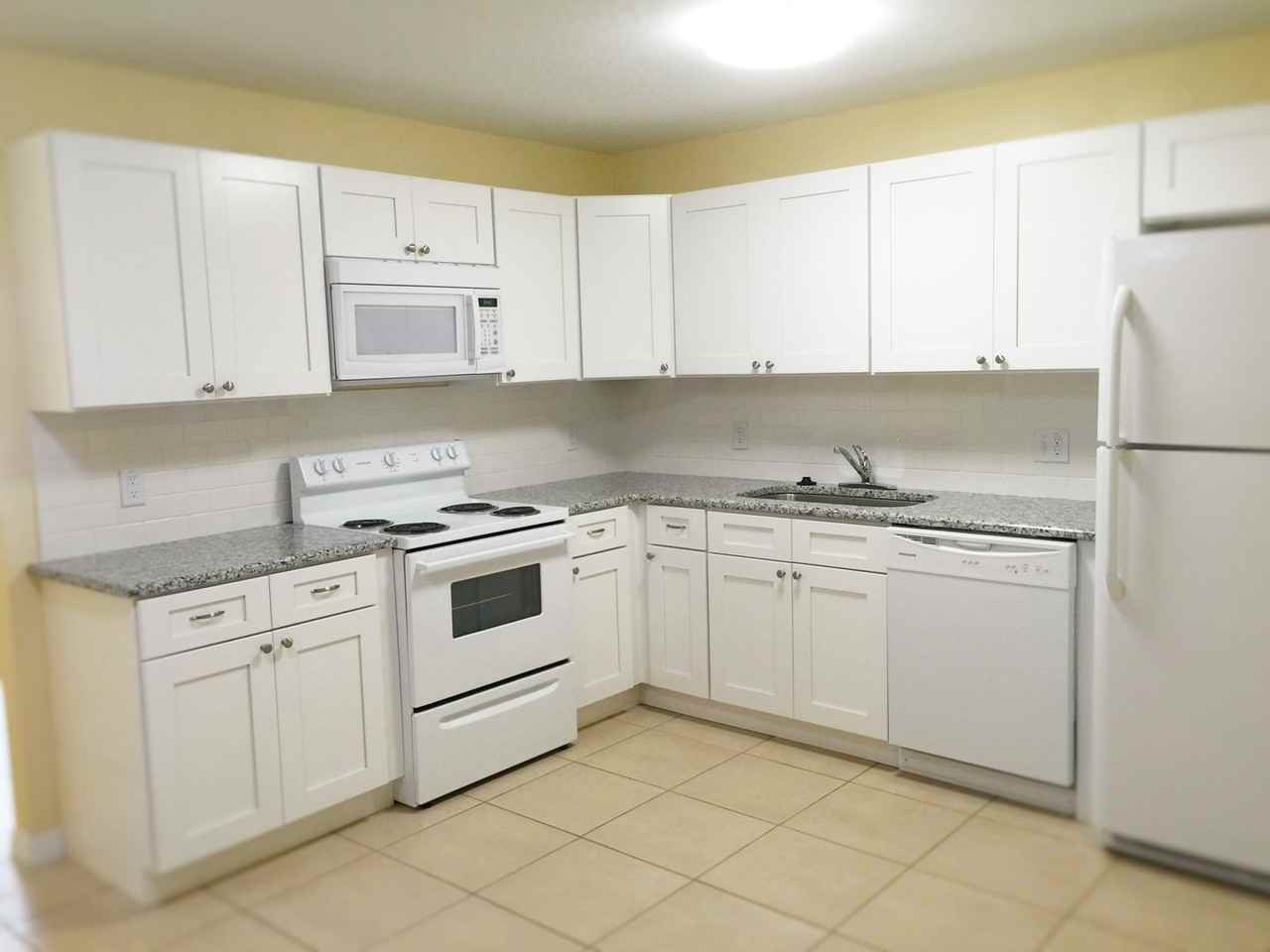 330 Dundee Dr - Photo 3 of 17