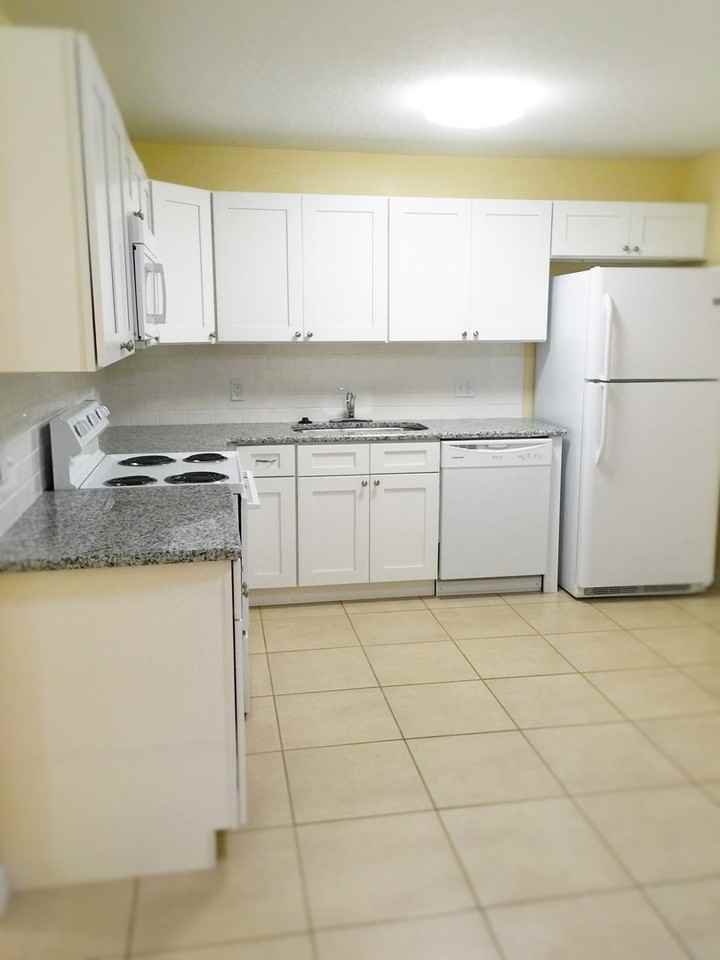 330 Dundee Dr - Photo 5 of 17