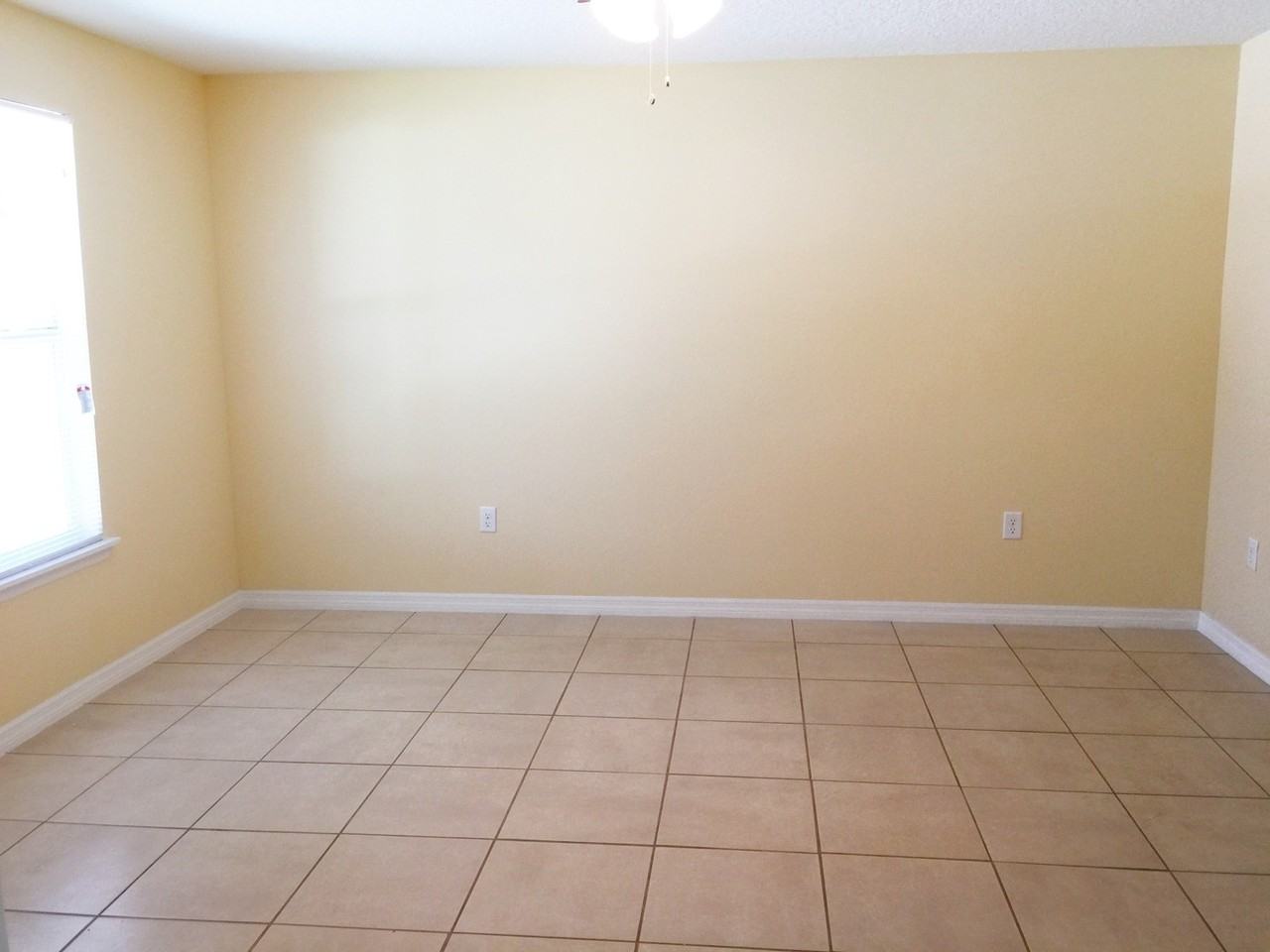 330 Dundee Dr - Photo 6 of 17