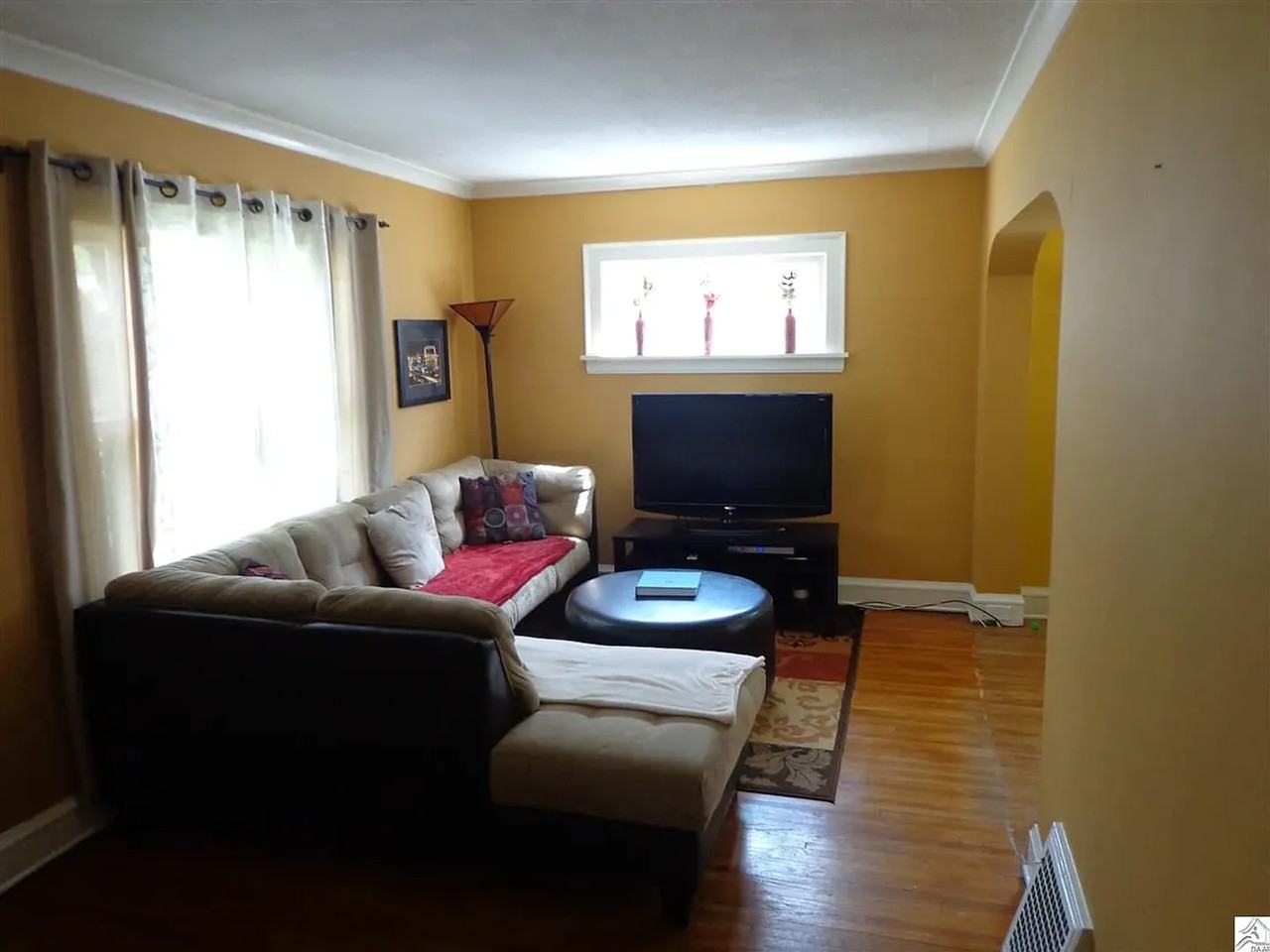 214 Norton St - Photo 2 of 13