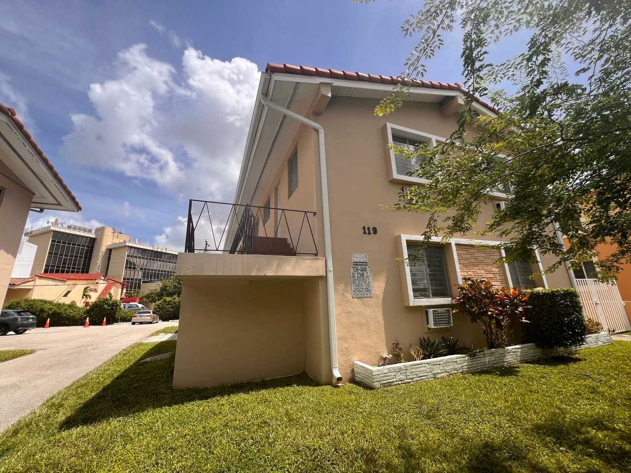 Antiquera Ave 119-127 - Photo 5 of 6