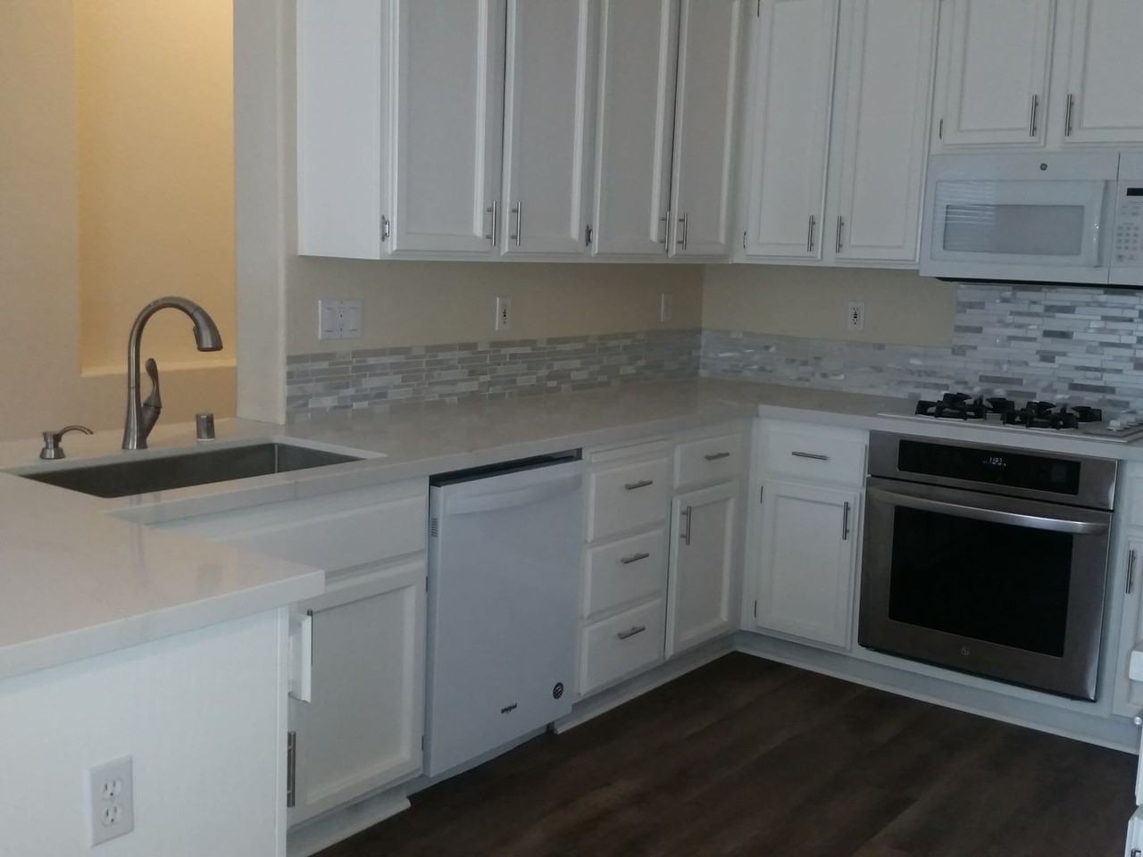 2060 Blackridge Ave - Photo 4 of 17