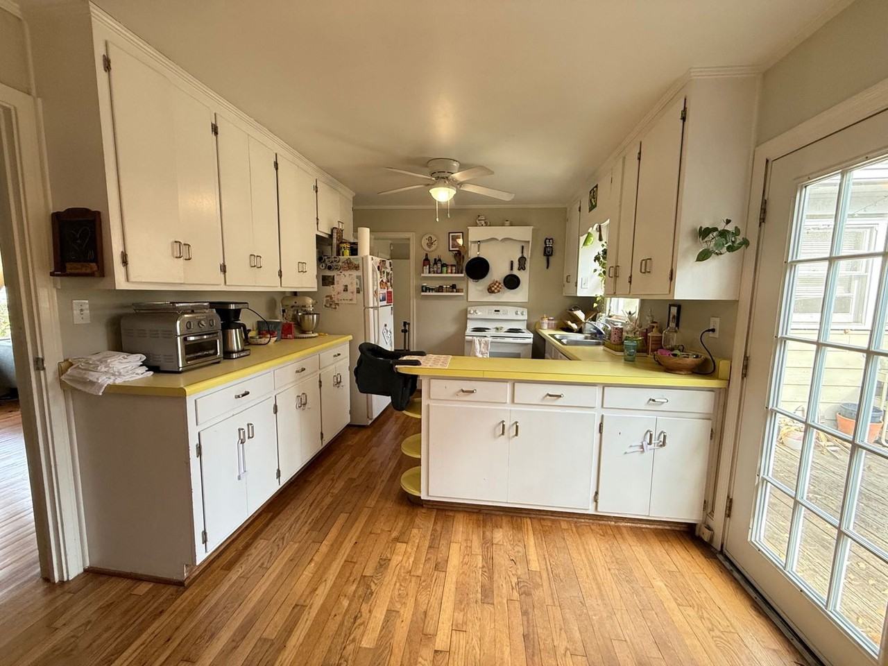 375 Talmadge Dr - Photo 4 of 27