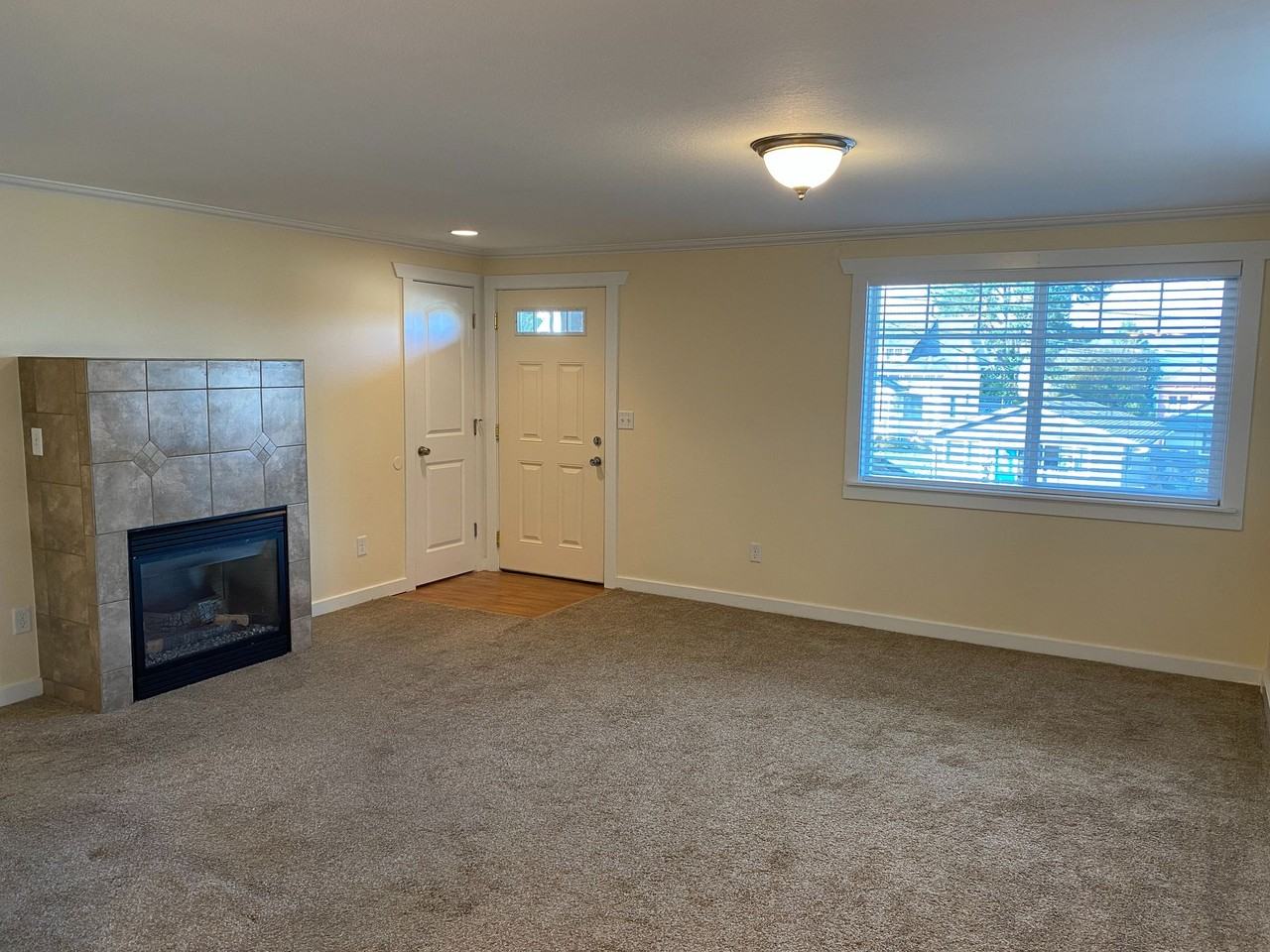 Irving View Apartments - Photo 3 of 15