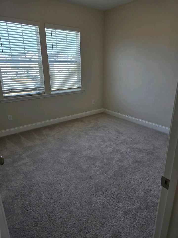 113 Patterson Ave - Photo 4 of 20