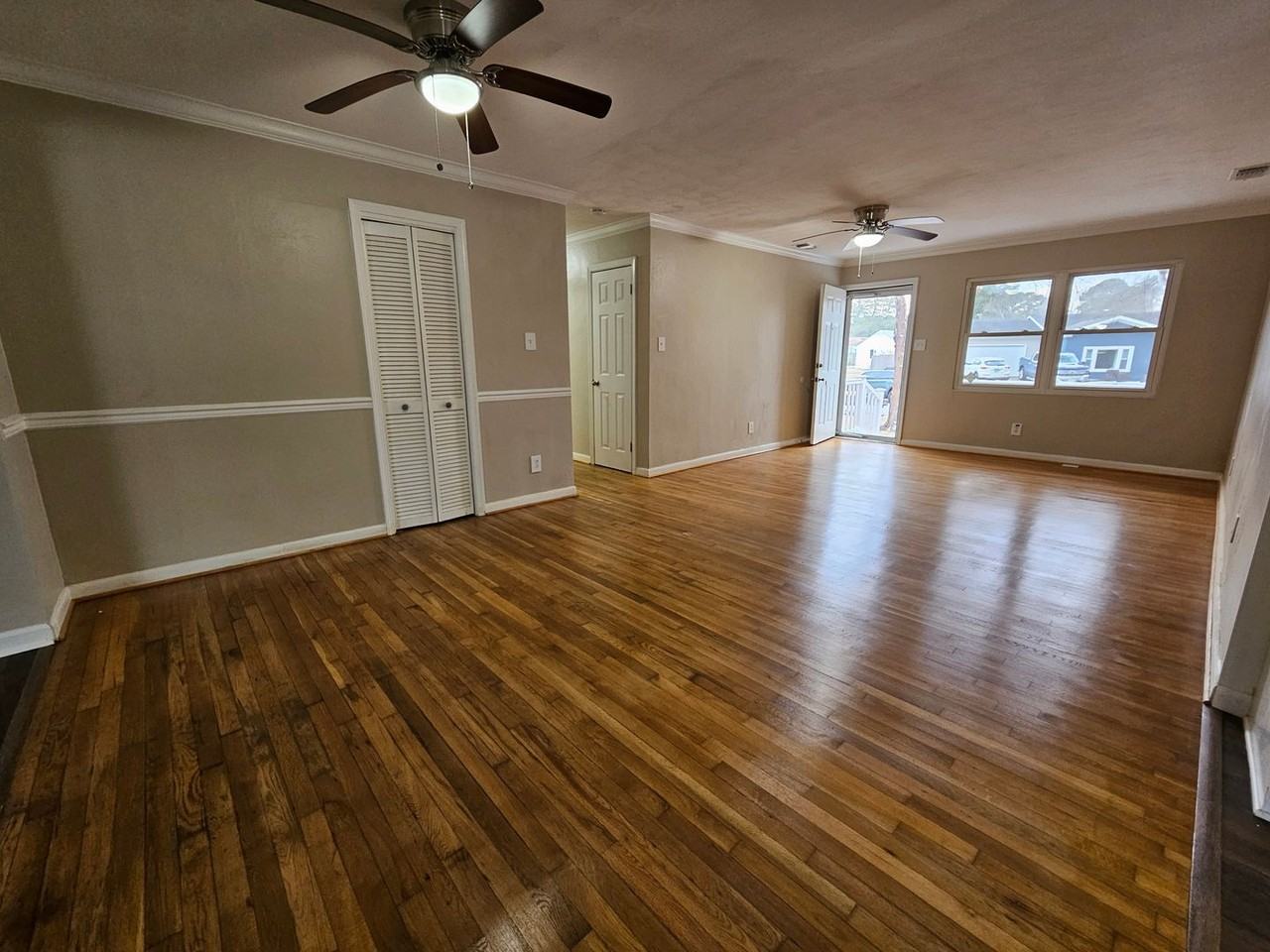 1540 Selden St - Photo 2 of 25