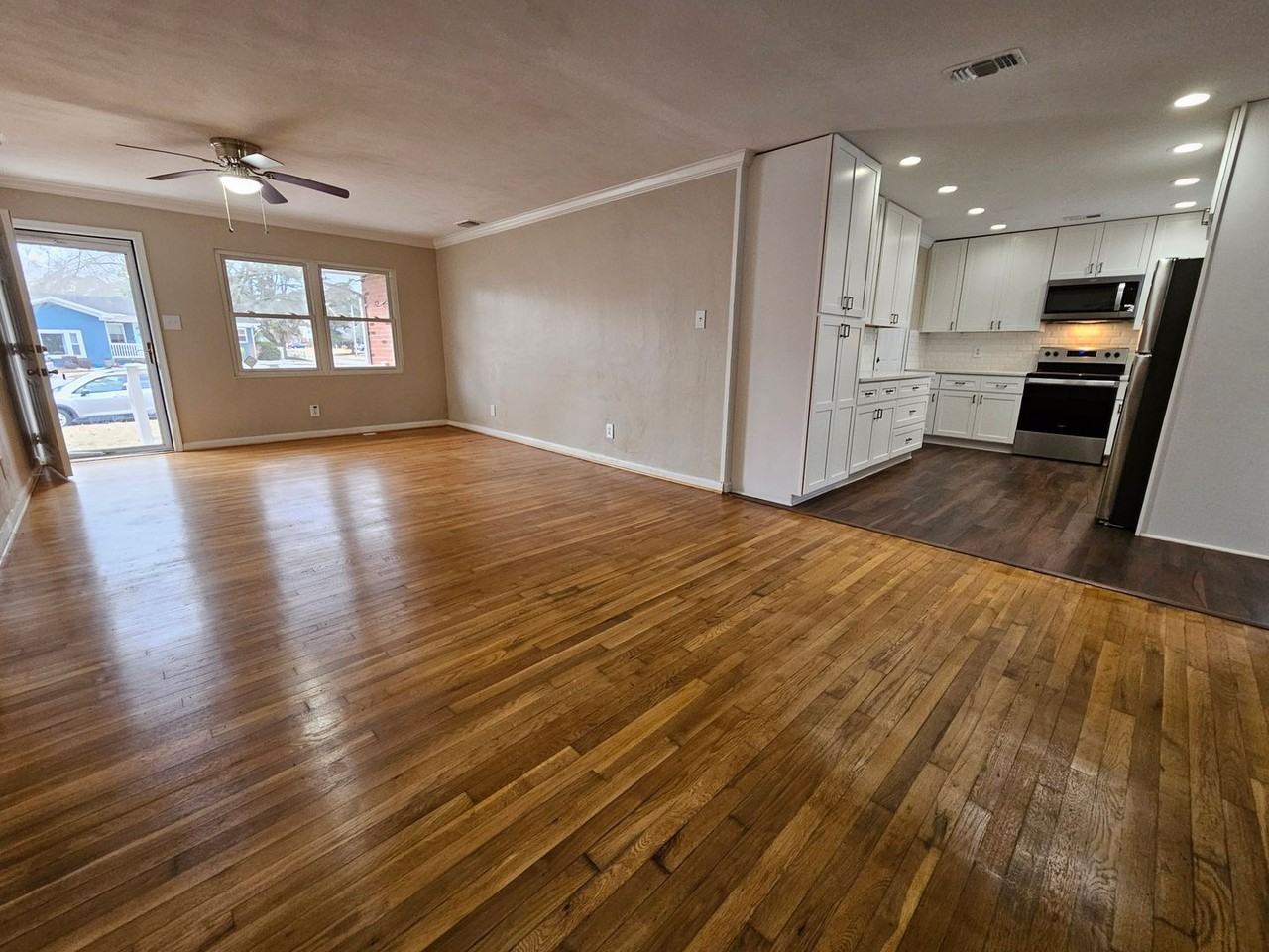 1540 Selden St - Photo 4 of 25