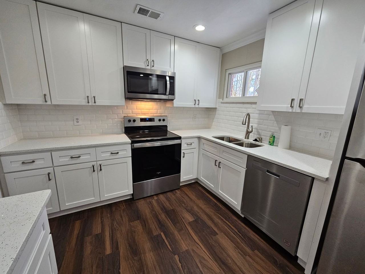 1540 Selden St - Photo 6 of 25