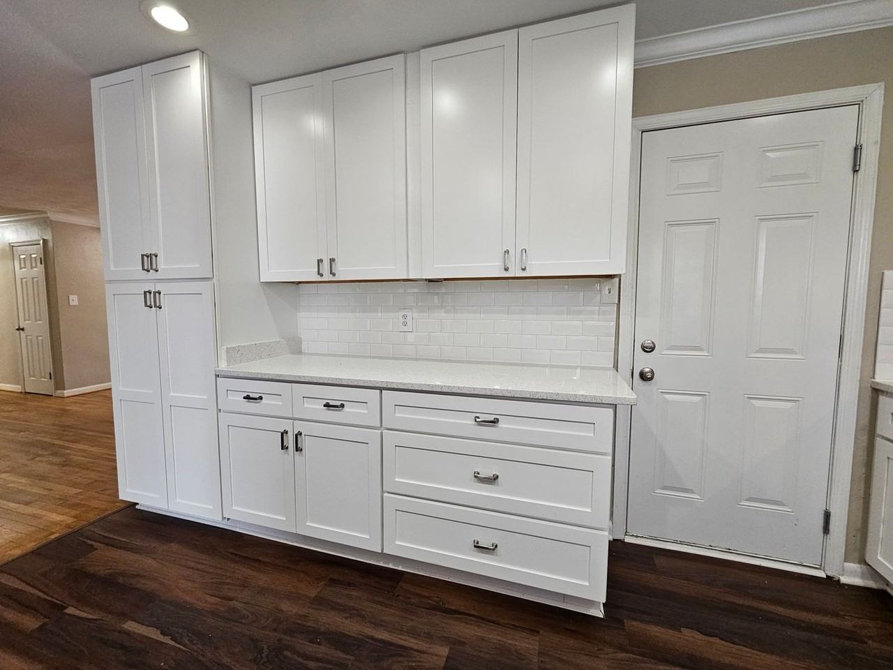 1540 Selden St - Photo 7 of 25