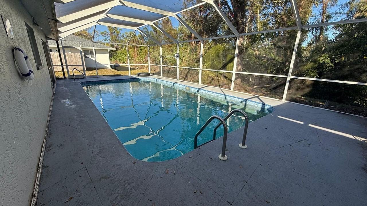 1407 Se 24th Ave #1 - Photo 5 of 42