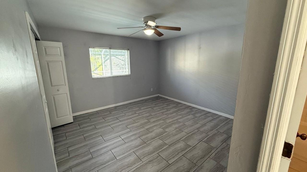 1407 Se 24th Ave #1 - Photo 7 of 42