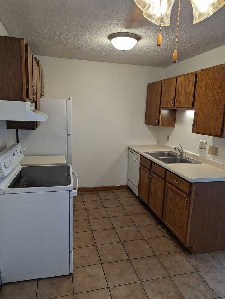 Rosewood Terrace Apartments - Photo 2 of 22